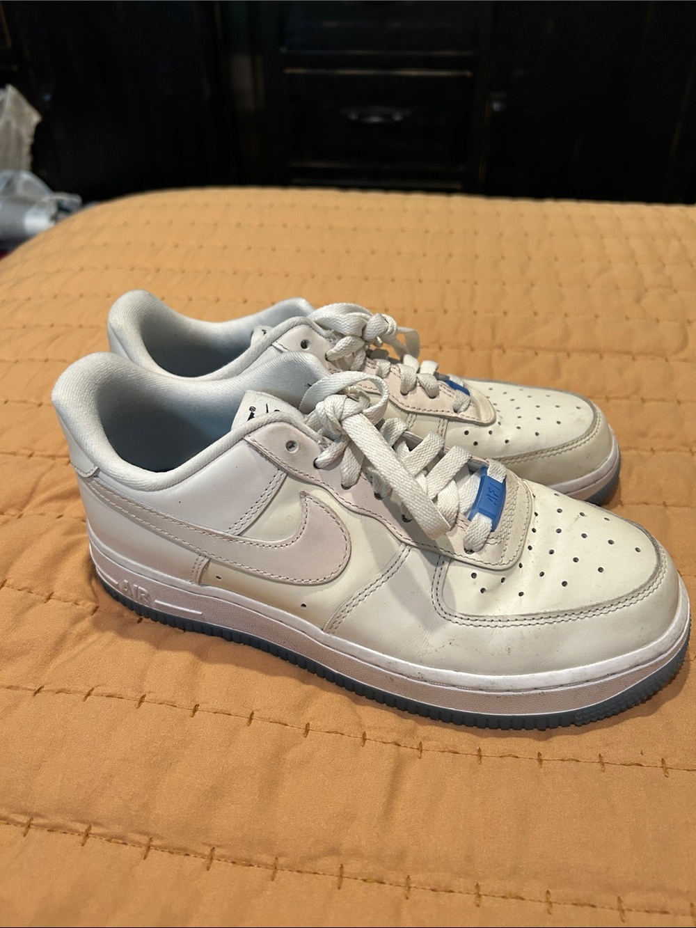 Nike women’s color changing White and Light Gray Low-Top Sneakers